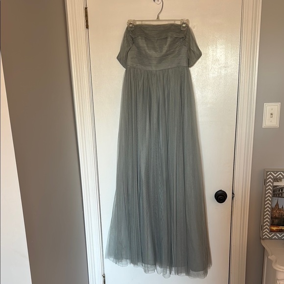 Bella bridesmaid dress size 4 chiffon material - light blue - Picture 2 of 5